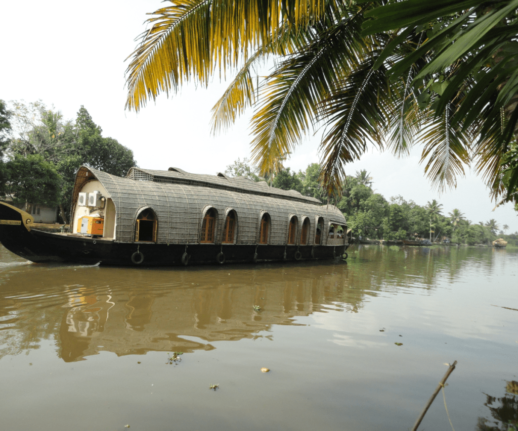Alleppey, Relaxing and Enjoying a Day in Houseboat